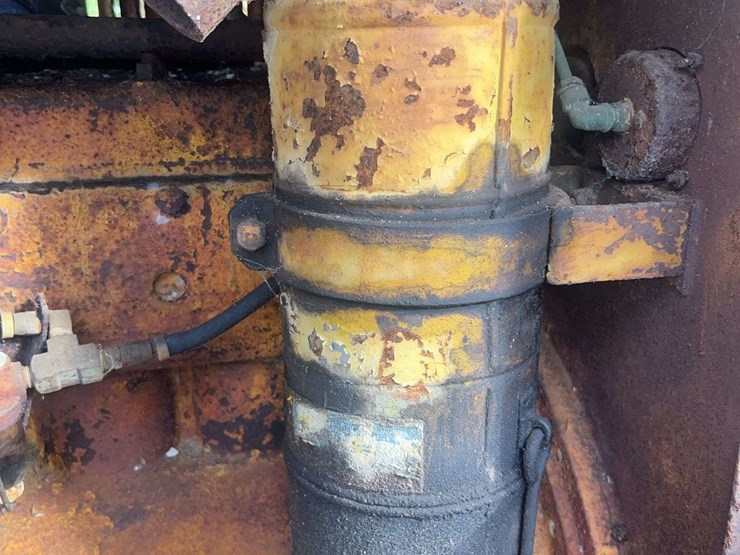 caterpillar-fifteen-crawler-image-34