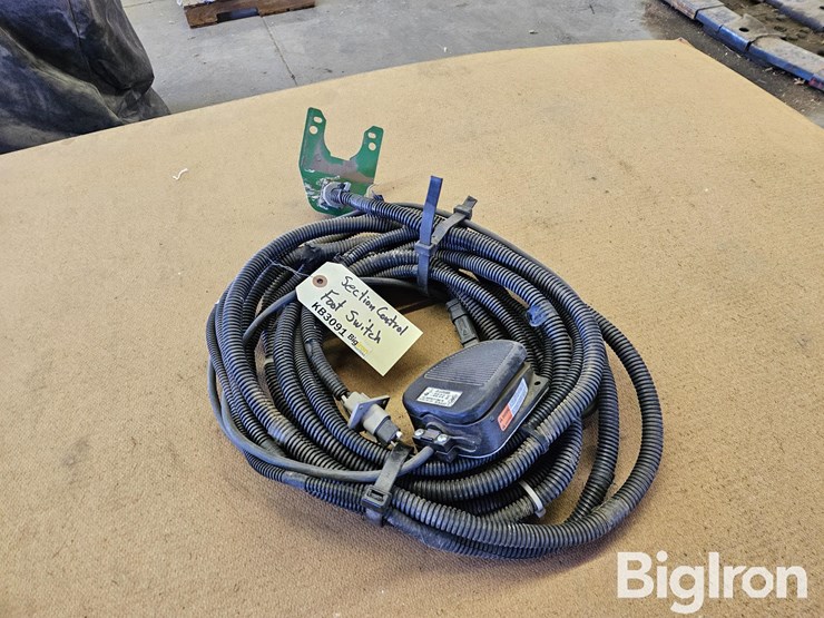 section-control-foot-switch-image-3