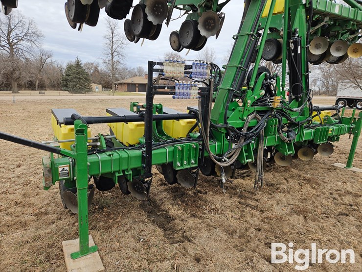 2005-john-deere-1720-image-14