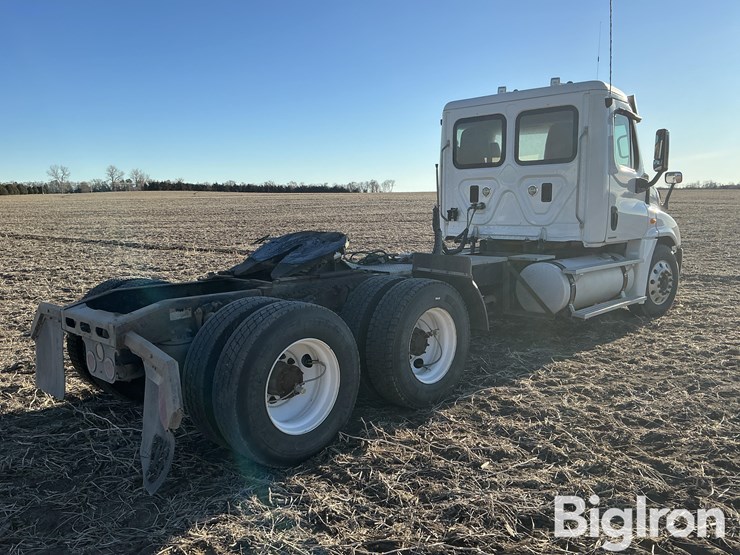 2009-freightliner-cascadia-125-image-5