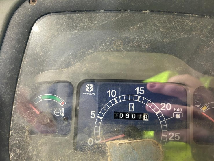 new-holland-tn70-image-22