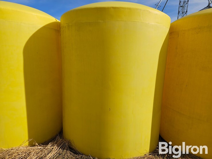 3000-gallon-vertical-poly-holding-tank-image-2