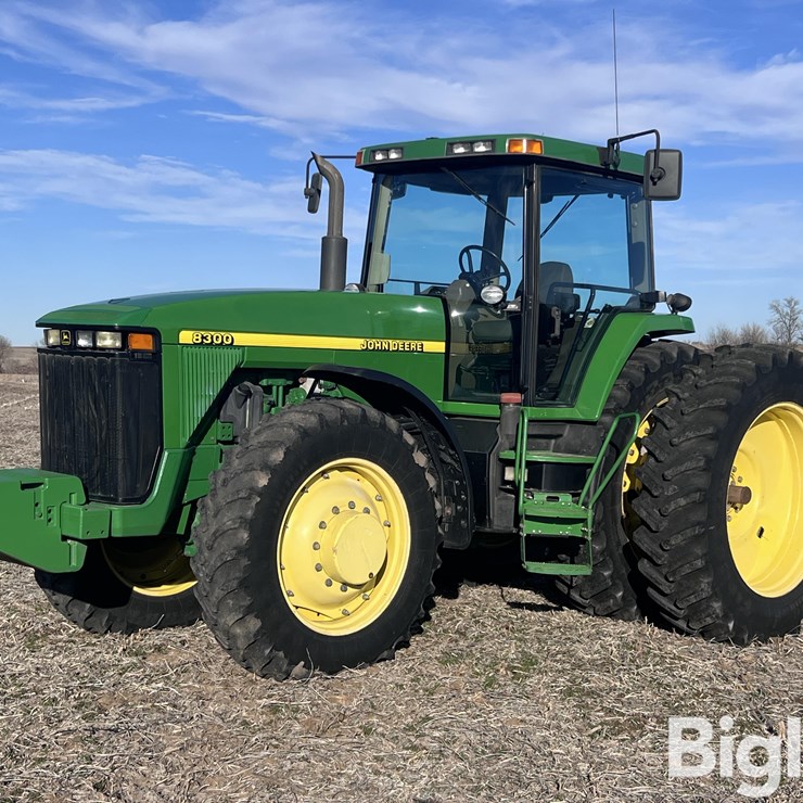 1997 JOHN DEERE 8300