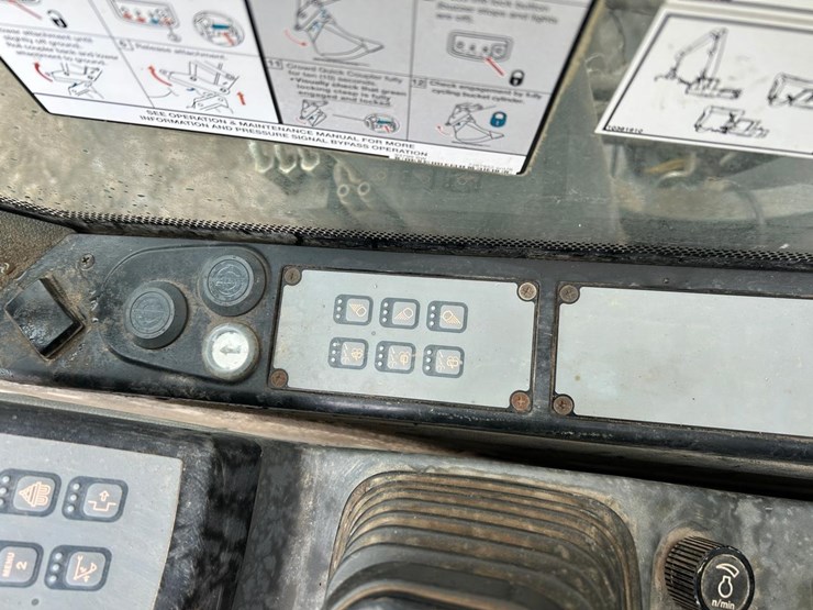 2016-liebherr-r946-image-30