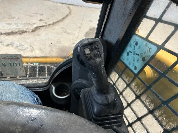 2020-caterpillar-259d3-image-53