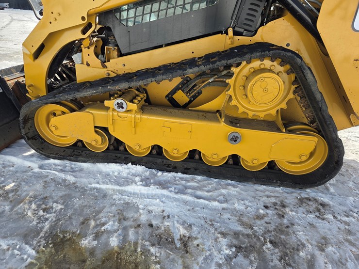 2021-caterpillar-299d3-image-56