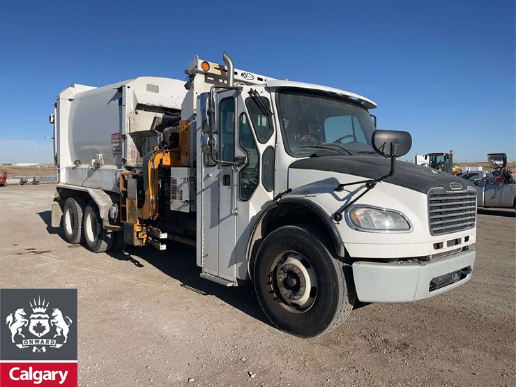 2016-freightliner-m2-106-image-7