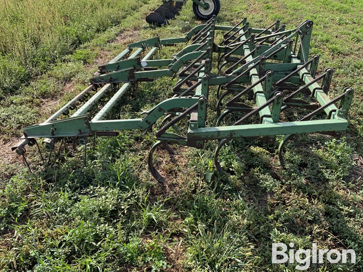 john-deere-12-image-4