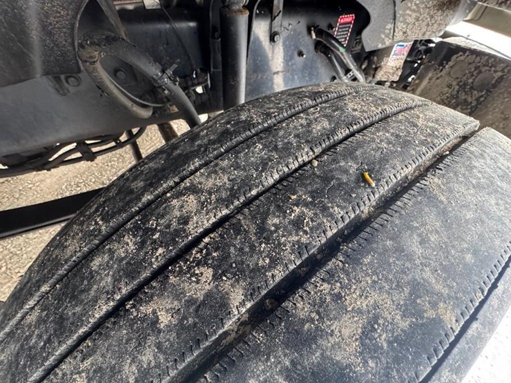 2018-mack-cxu613-day-cab-image-22