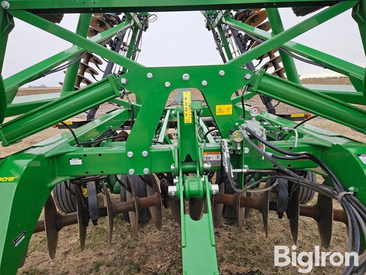 2020-john-deere-2633-image-13