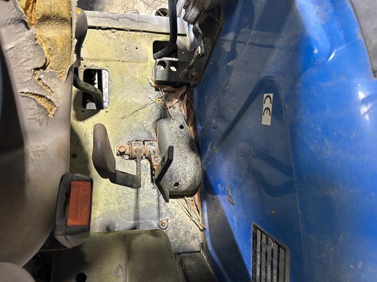 new-holland-tn70-image-27