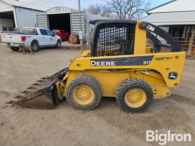 john-deere-317-image-8