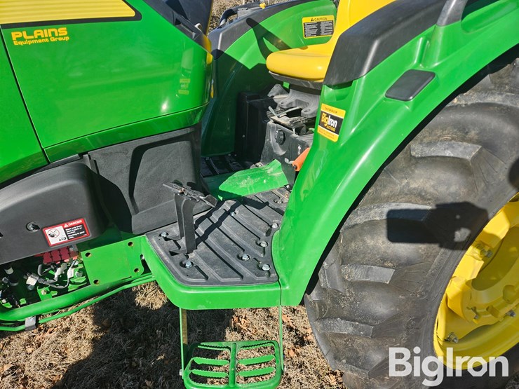 2015-john-deere-4044m-image-19