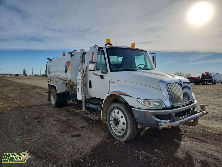 2008-international-durastar-4300-image-2