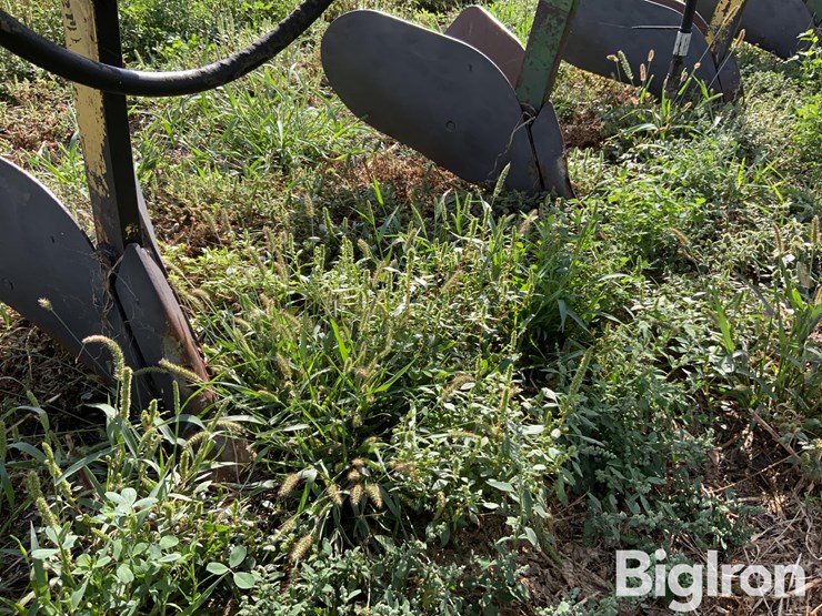 8r36-duckbill-hiller-on-john-deere-toolbar-image-12