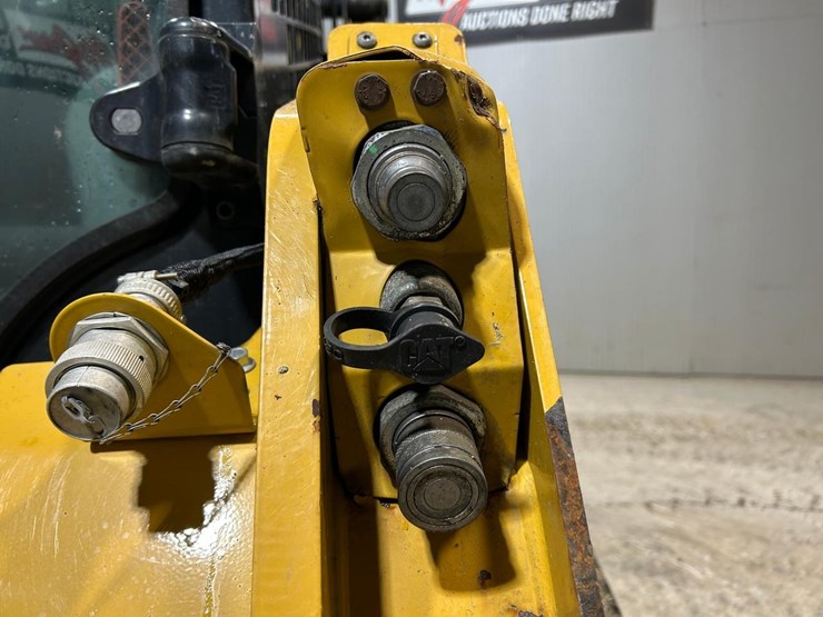 2020-caterpillar-259d3-image-41