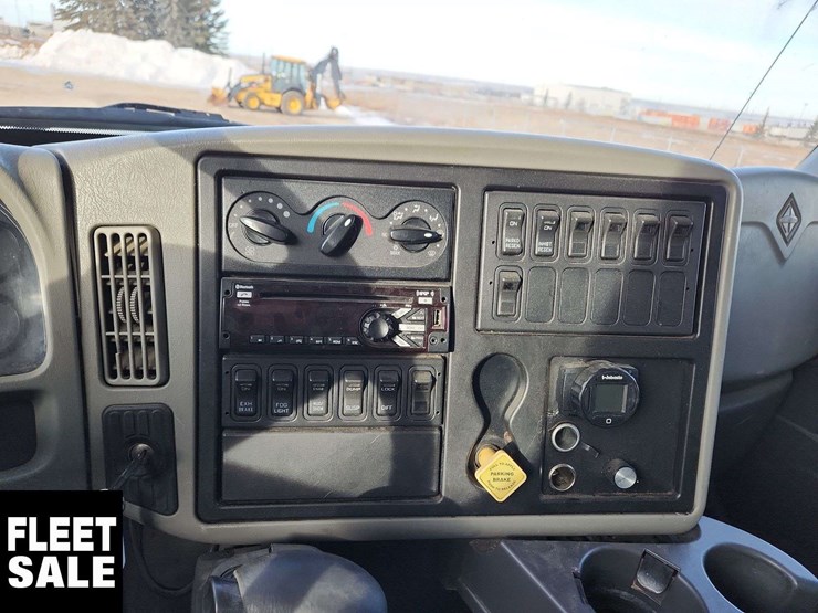 2015-international-durastar-4300-image-15