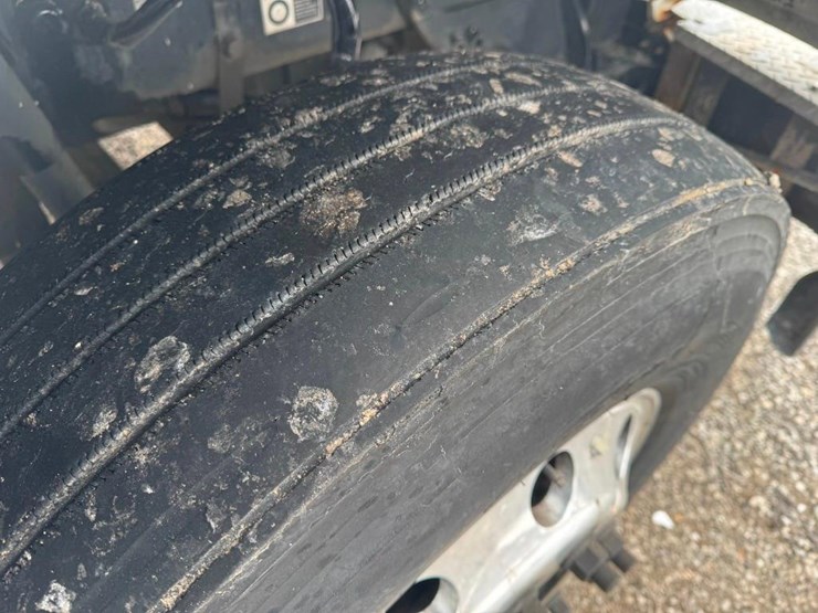 2017-peterbilt-567-image-17