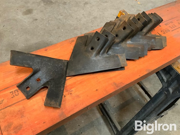 john-deere-cultivator-sweeps-image-1