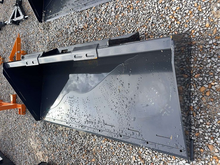 unused-skid-steer-track-duty-80"-bucket-image-1