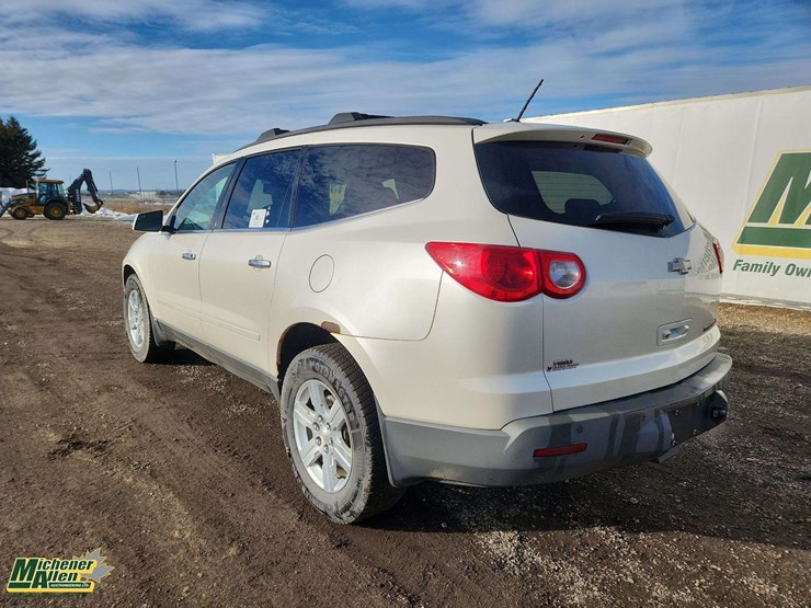 2011-chevrolet-traverse-image-3