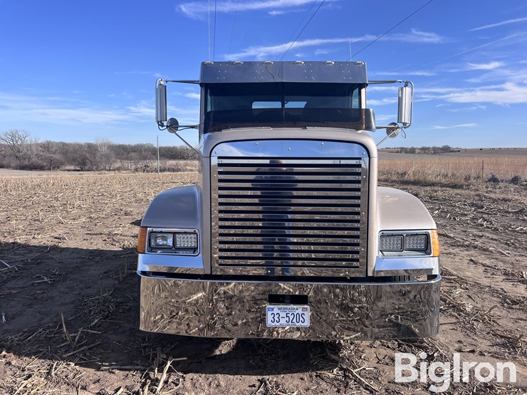 2000-freightliner-fld120-image-2