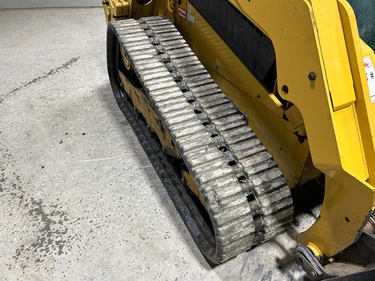 2020-caterpillar-259d3-image-12