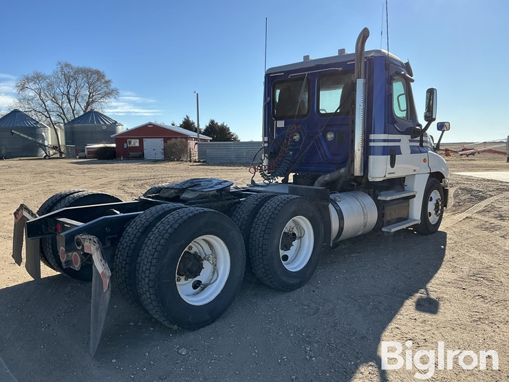 2012-freightliner-cascadia-125-image-5