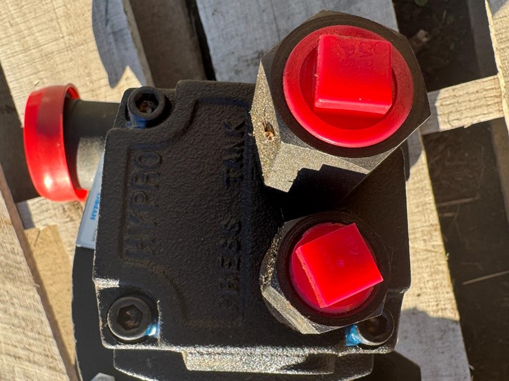 hypro-hydraulic-sprayer-pump-image-9