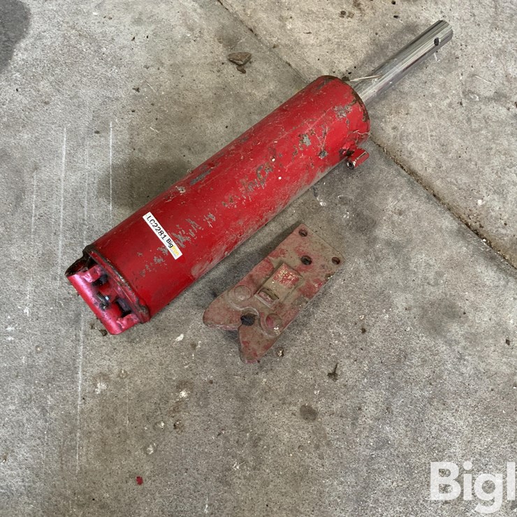 Knuse Silage Wagon Cylinder & Latch