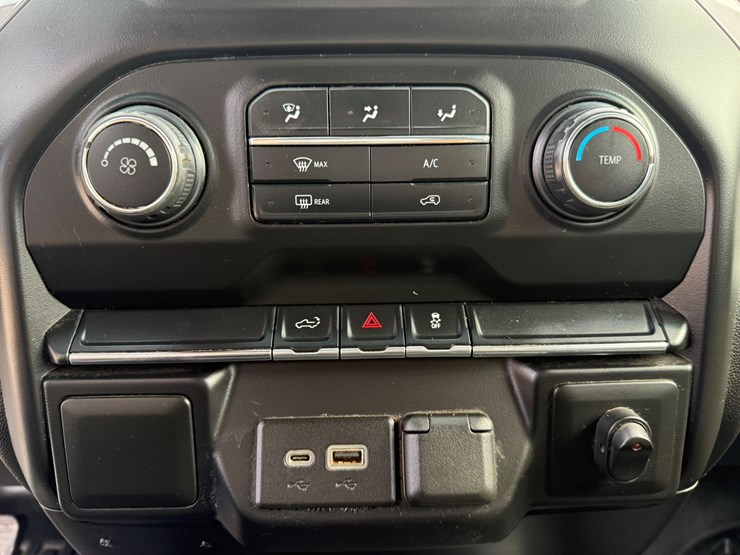 2022-chevrolet-silverado-2500-image-32