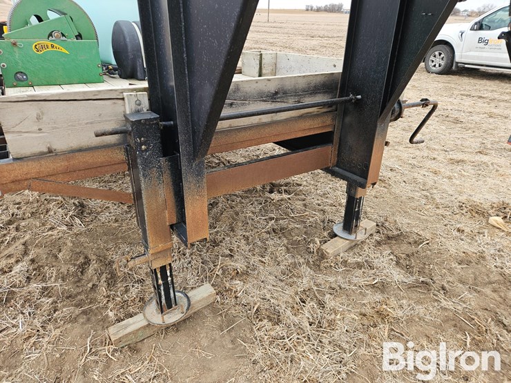 2010-neil-20'-t/a-gooseneck-nurse-tank/sprayer-trailer-w/duals-image-15