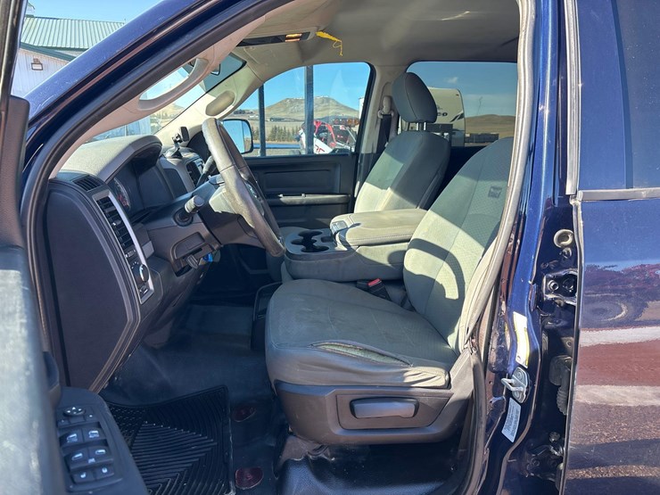 2017-dodge-3500-image-14