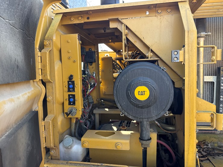 caterpillar-322-image-27