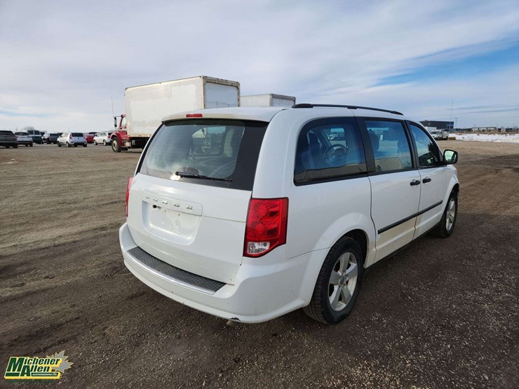 2015-dodge-grand-caravan-image-4
