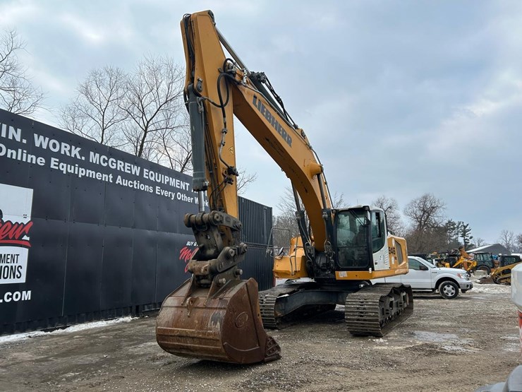 2016-liebherr-r946-image-5