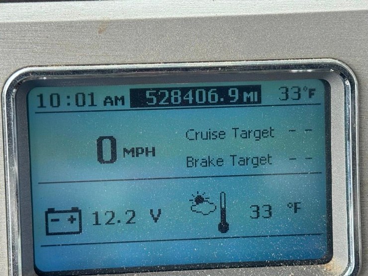 2018-mack-cxu613-day-cab-image-23