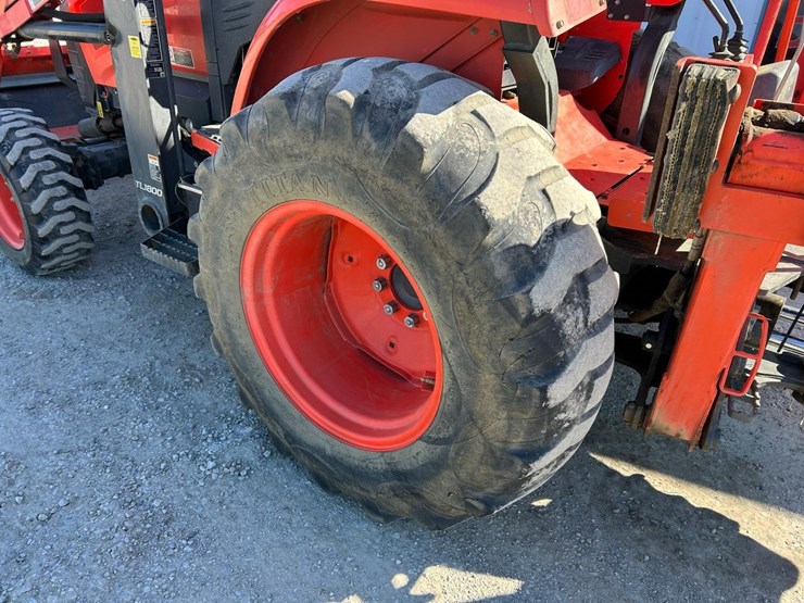 2019-kubota-m62-image-15
