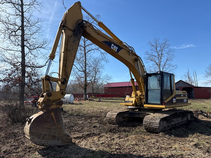 caterpillar-322-image-1