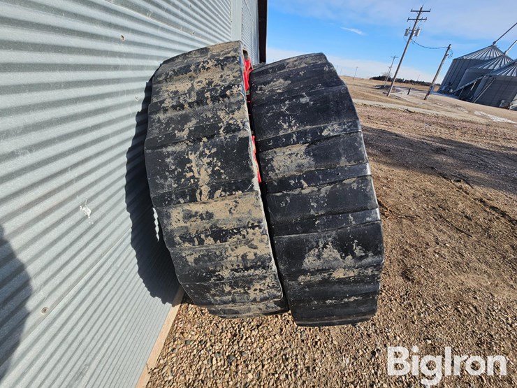 lindsay-nftrax-airless-pivot-tires-image-2