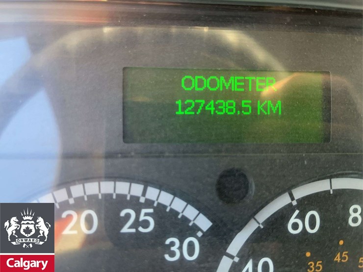 2016-freightliner-m2-106-image-25