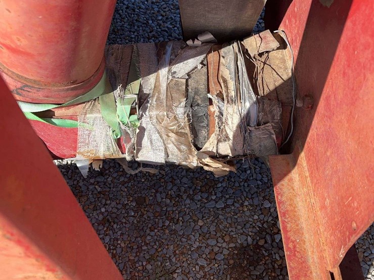 new-holland-355-image-3