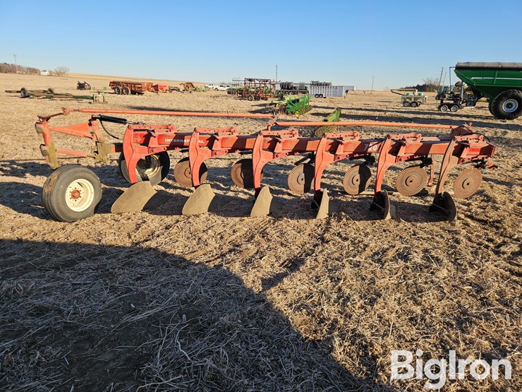 international-720-image-2