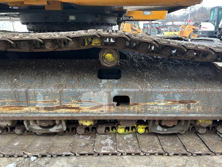 2016-liebherr-r946-image-10