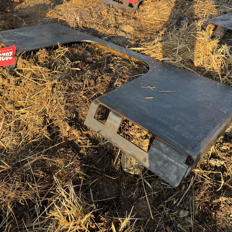 #2825 • Unused Skid Steer Open Center Weldable Quick Attach Plate