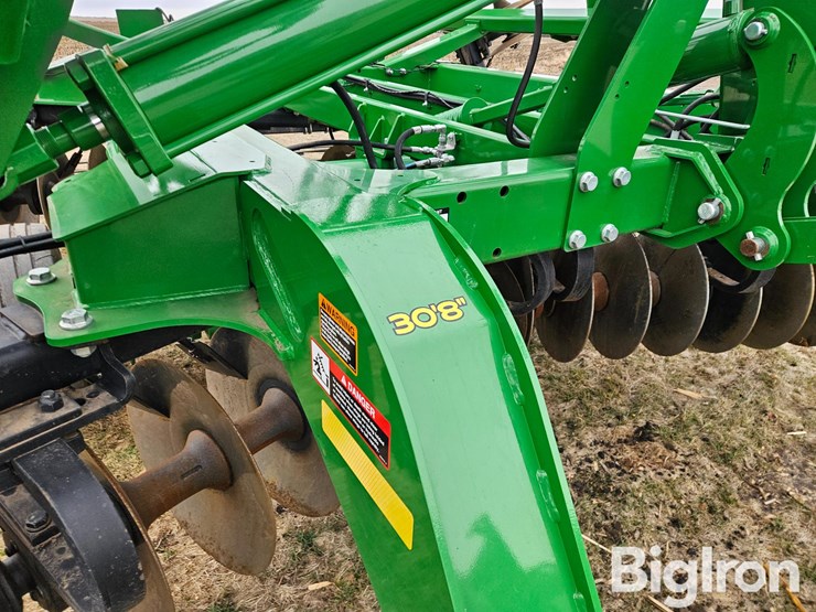 2020-john-deere-2633-image-17