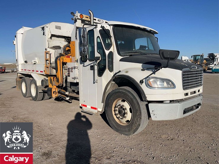 2016-freightliner-m2-106-image-7