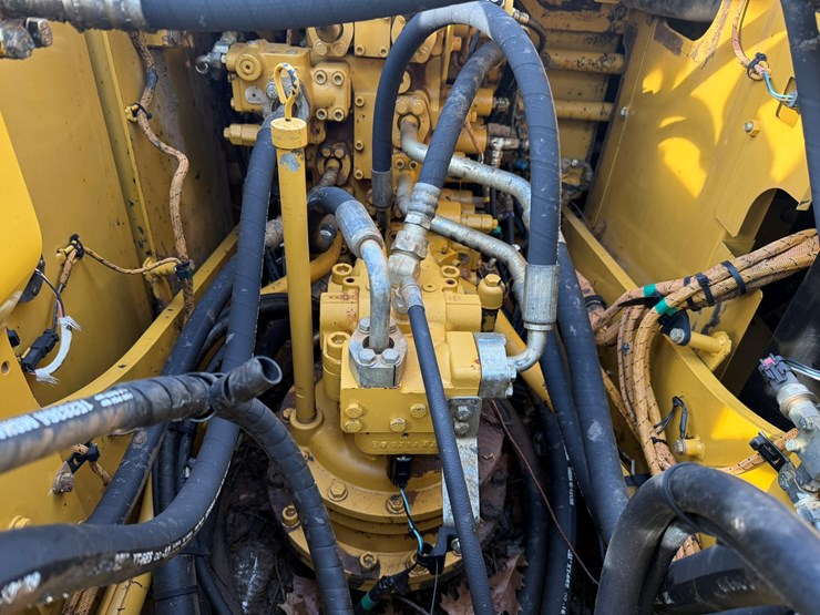 caterpillar-323fl-image-30