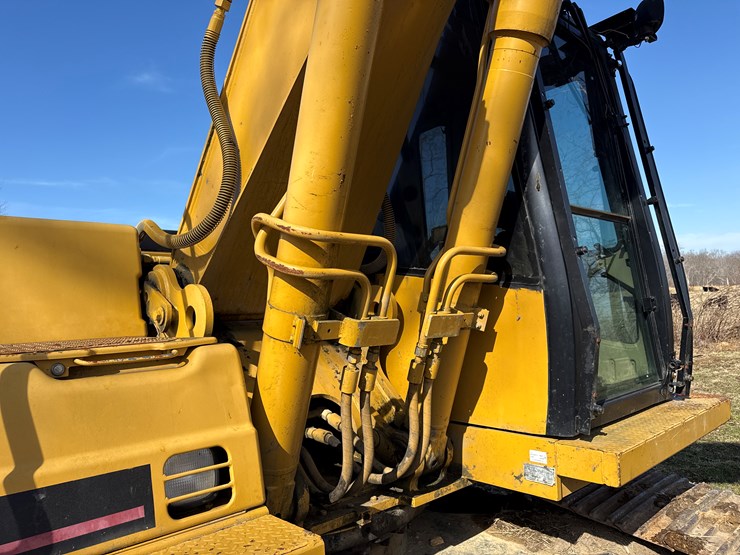 caterpillar-322-image-15