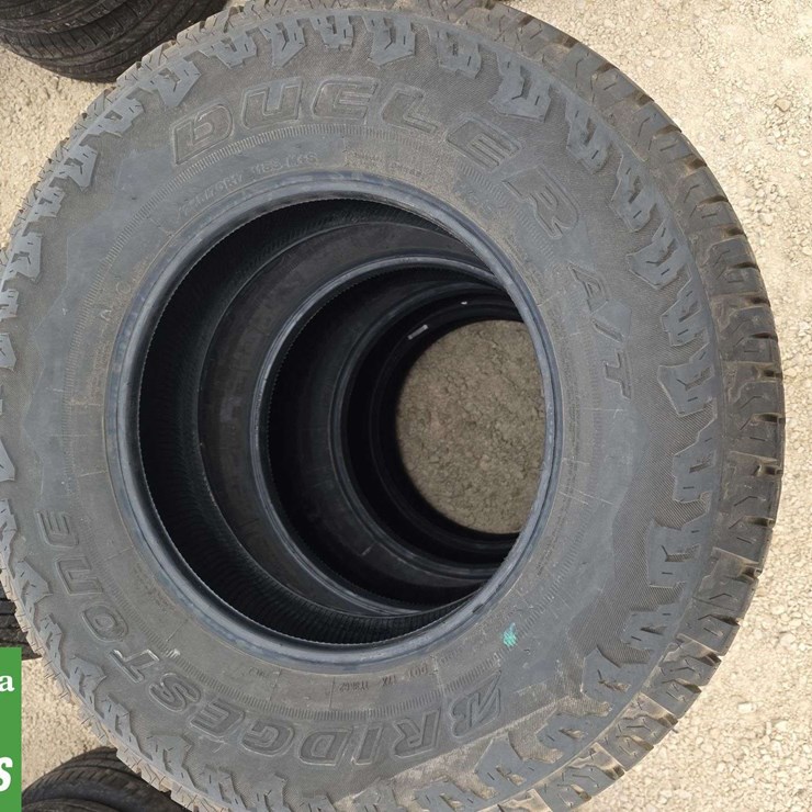 Set of 4 Bridgestone Dueler A/T 265/70/17